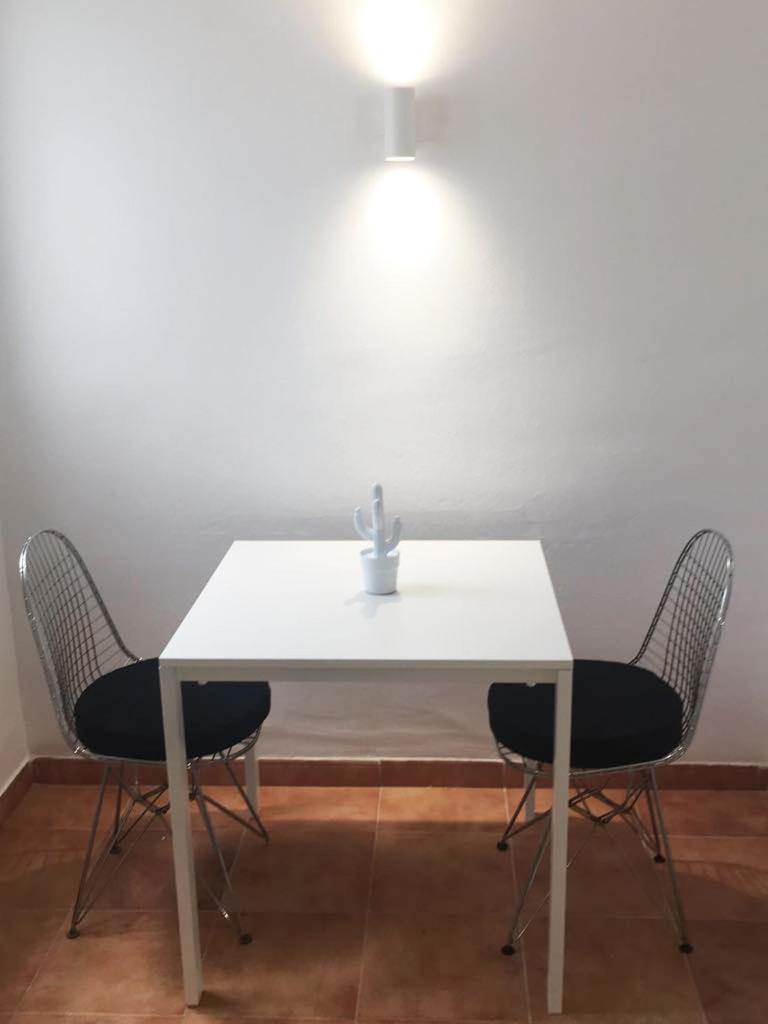 Apartamentos Albertos ซานตาเอวเลเรียเดสริว ภายนอก รูปภาพ