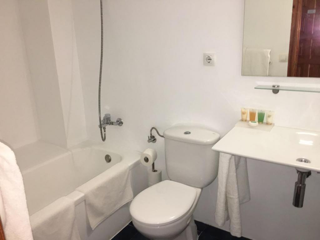 Apartamentos Albertos ซานตาเอวเลเรียเดสริว ภายนอก รูปภาพ