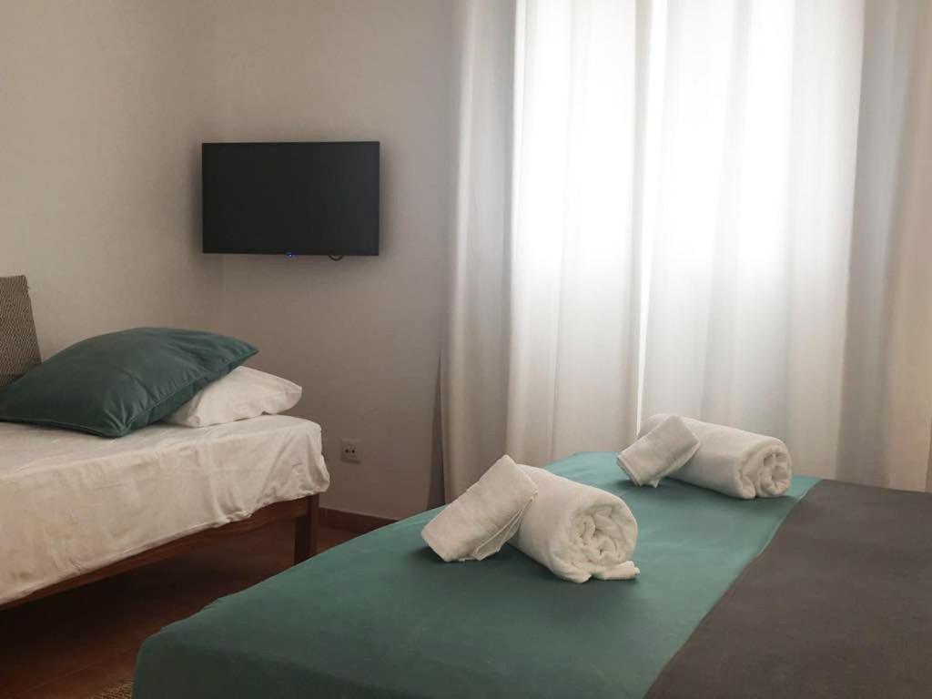 Apartamentos Albertos ซานตาเอวเลเรียเดสริว ภายนอก รูปภาพ